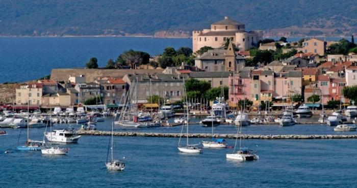 Appartement Plein Centre Saint Florent Face Au Port 外观 照片